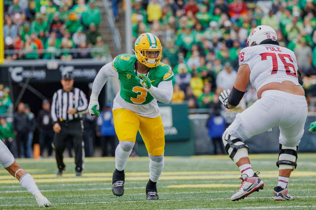 Oregon Ducks defensive lineman Brandon Dorlus against the Washington State Cougars.